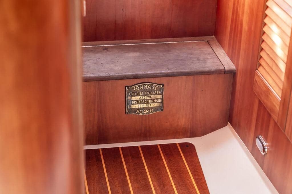 2002 Hinckley Picnic Boat 36 EP SUMMER — photo 7