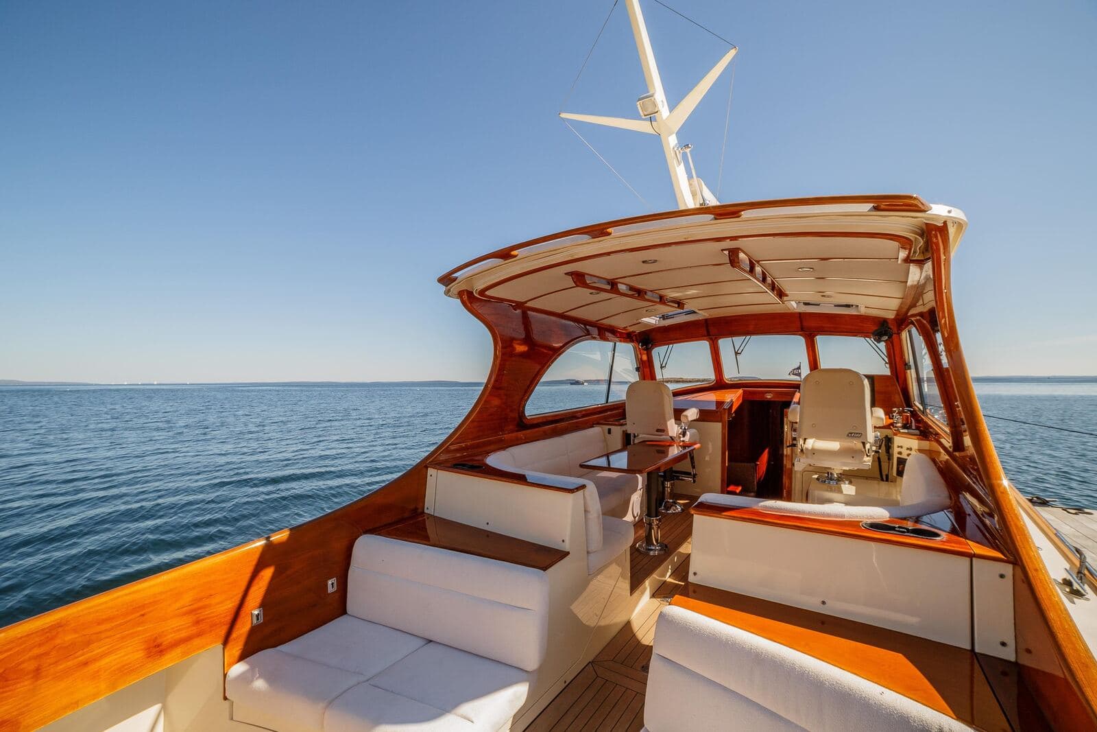 2002 Hinckley Talaria 44 Express PIPE DREAMS — photo 20