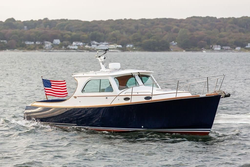 2004 Hinckley Picnic Boat 36 EP CHASER — photo 7