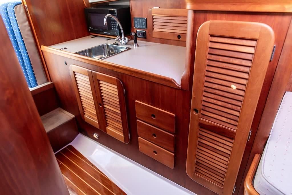 2004 Hinckley Picnic Boat 36 EP CHASER — photo 20