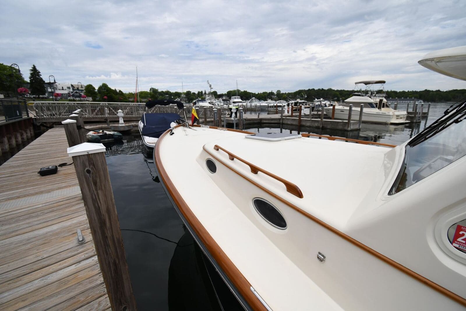 2005 Hinckley Picnic Boat 36 EP LADY K — photo 4