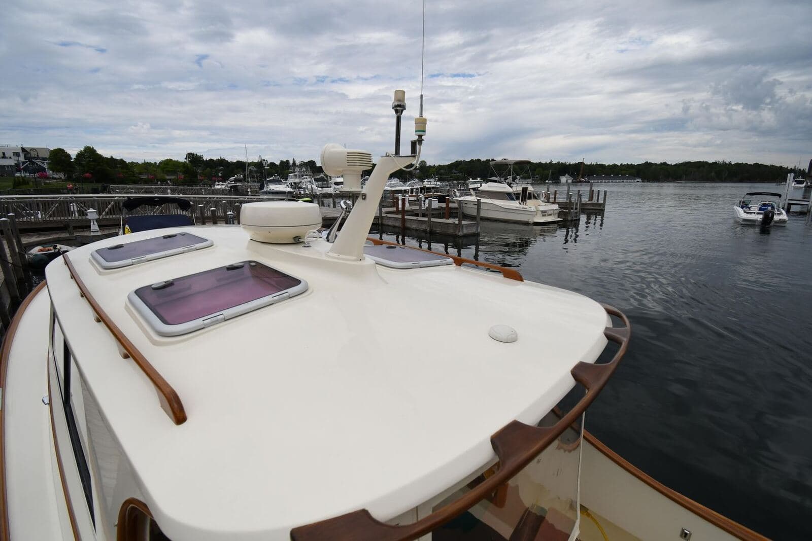 2005 Hinckley Picnic Boat 36 EP LADY K — photo 5