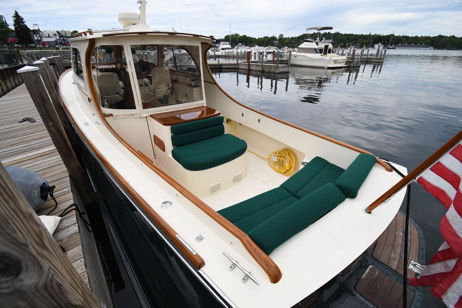 2005 Hinckley Picnic Boat 36 EP LADY K — photo 11