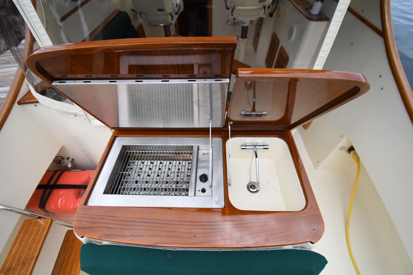 2005 Hinckley Picnic Boat 36 EP LADY K — photo 13
