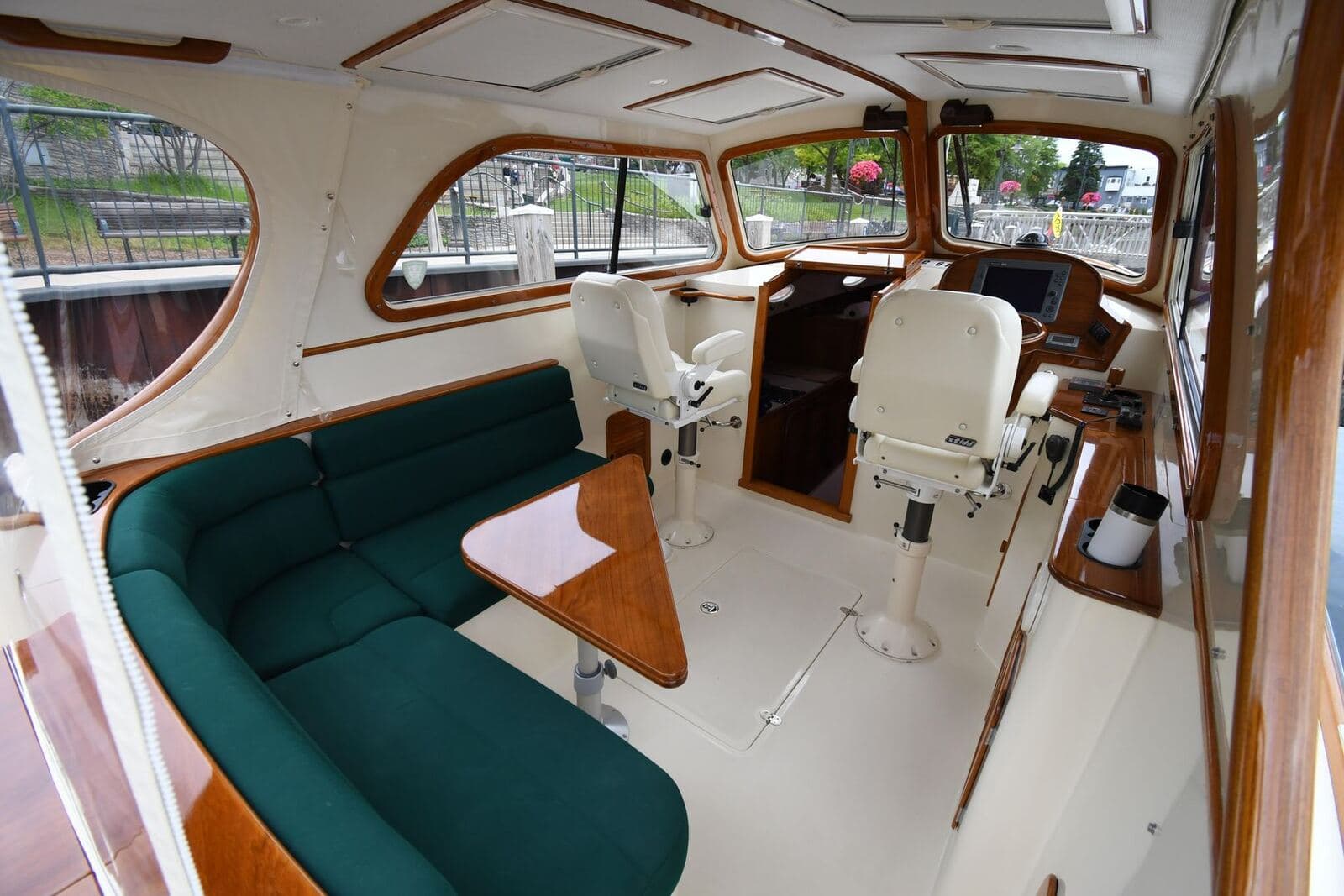 2005 Hinckley Picnic Boat 36 EP LADY K — photo 15