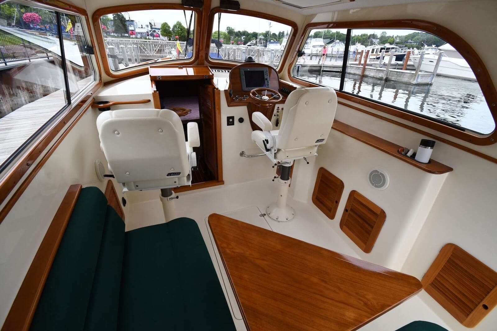 2005 Hinckley Picnic Boat 36 EP LADY K — photo 17