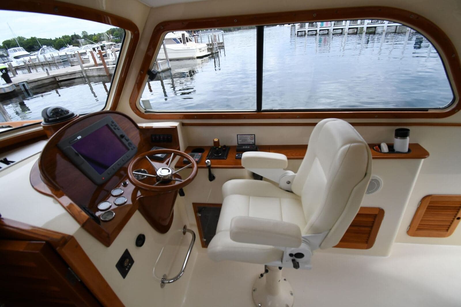 2005 Hinckley Picnic Boat 36 EP LADY K — photo 19
