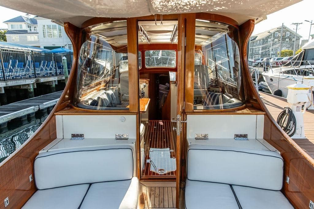 2005 Hinckley Talaria 44 MON AMOUR — photo 13
