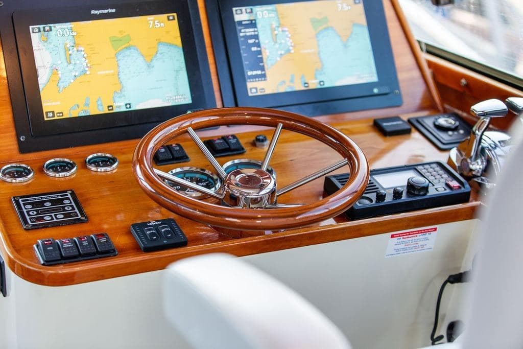 2005 Hinckley Talaria 44 MON AMOUR — photo 14