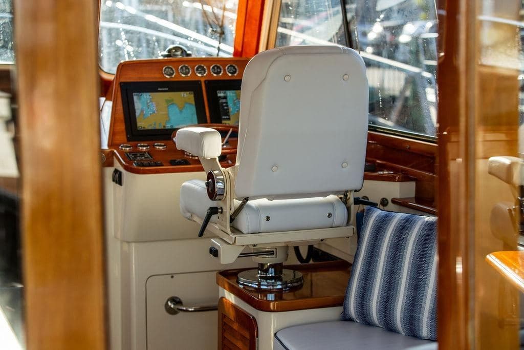2005 Hinckley Talaria 44 MON AMOUR — photo 15