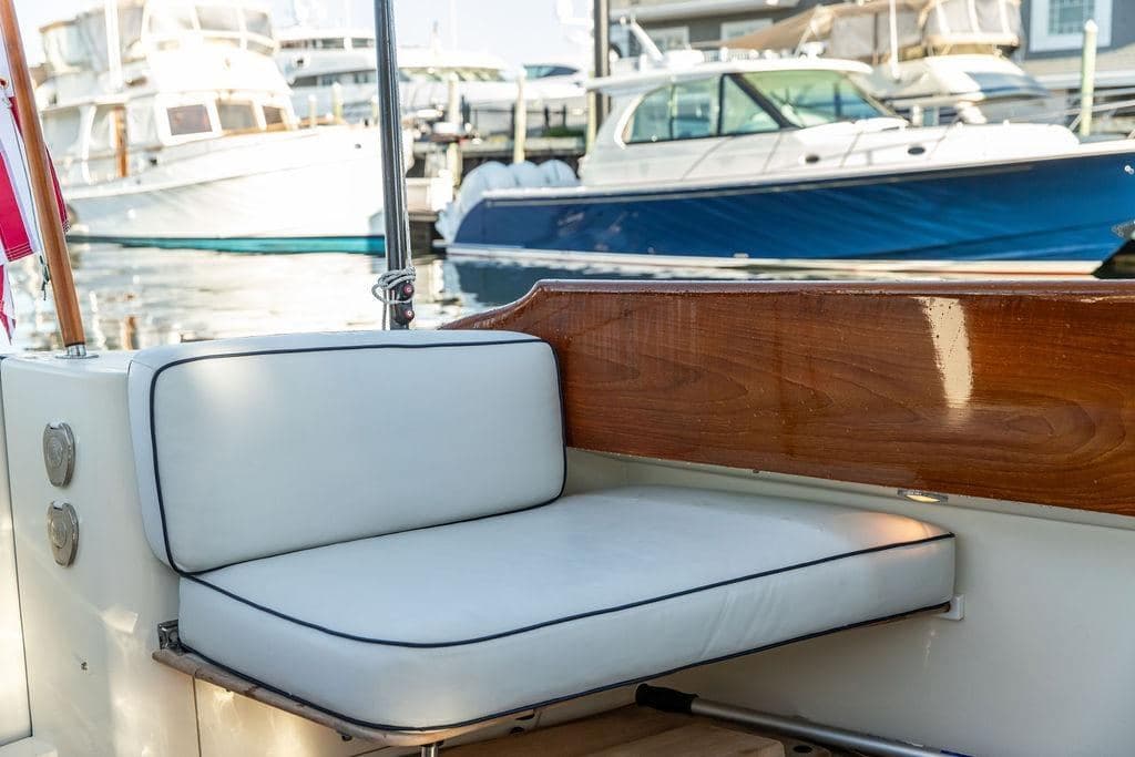 2005 Hinckley Talaria 44 MON AMOUR — photo 19