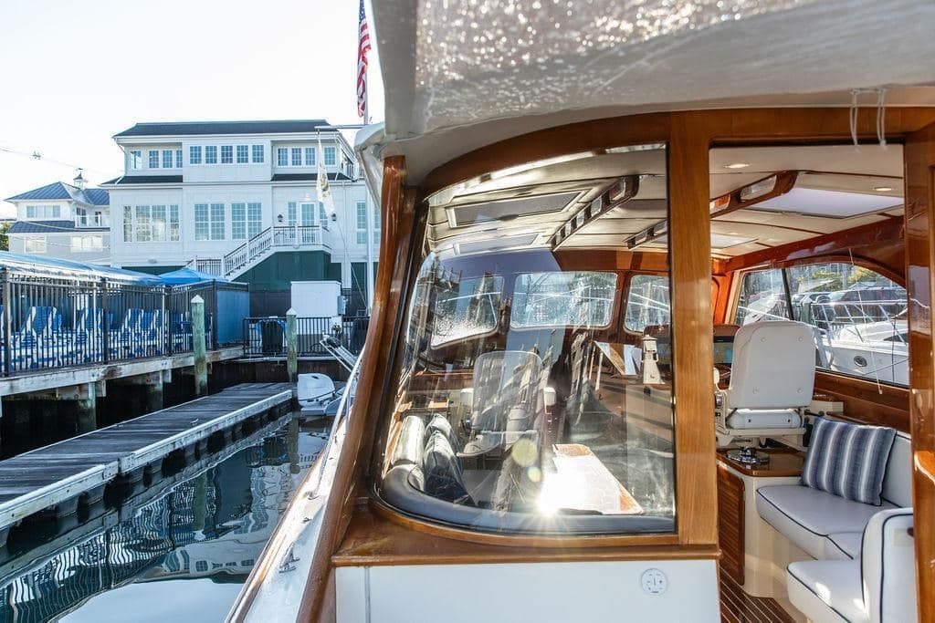 2005 Hinckley Talaria 44 MON AMOUR — photo 20
