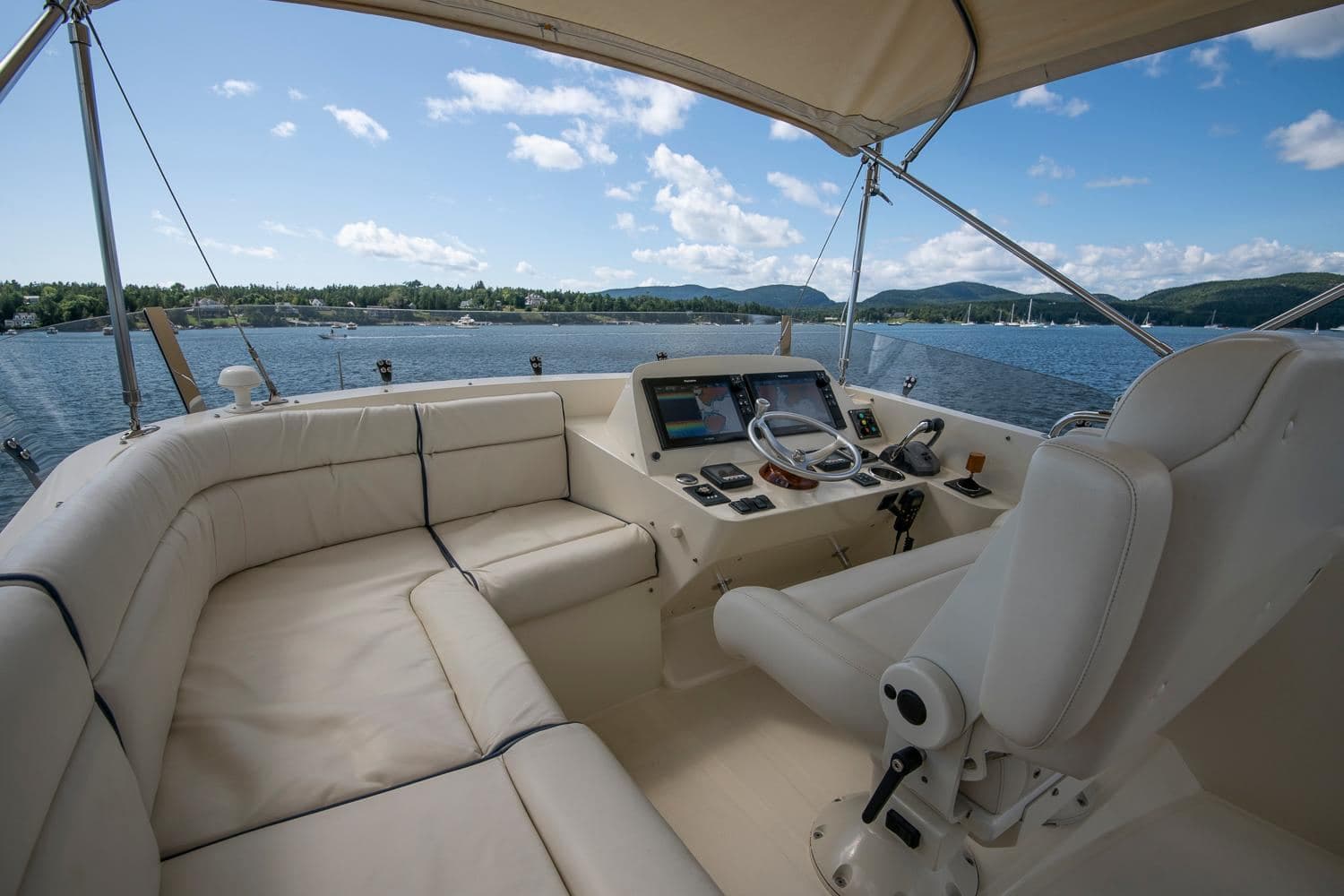2006 Hinckley Talaria 44 Flybridge HALCYON — photo 16