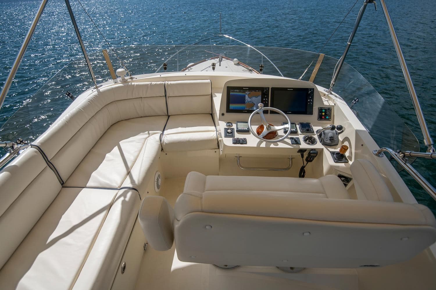 2006 Hinckley Talaria 44 Flybridge HALCYON — photo 17