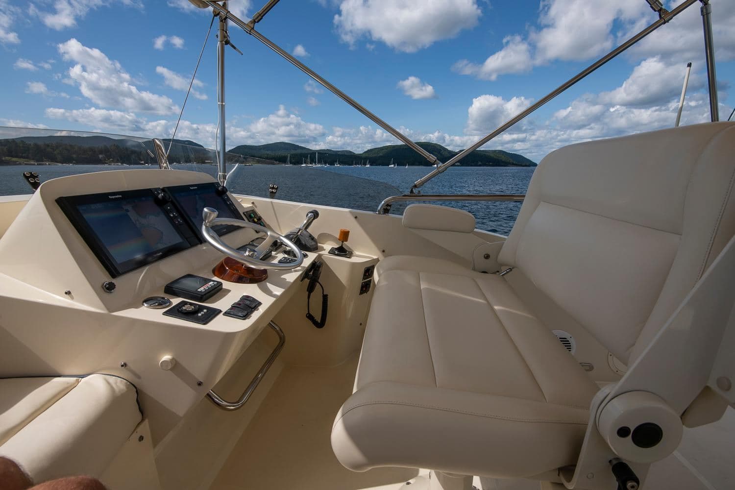 2006 Hinckley Talaria 44 Flybridge HALCYON — photo 19
