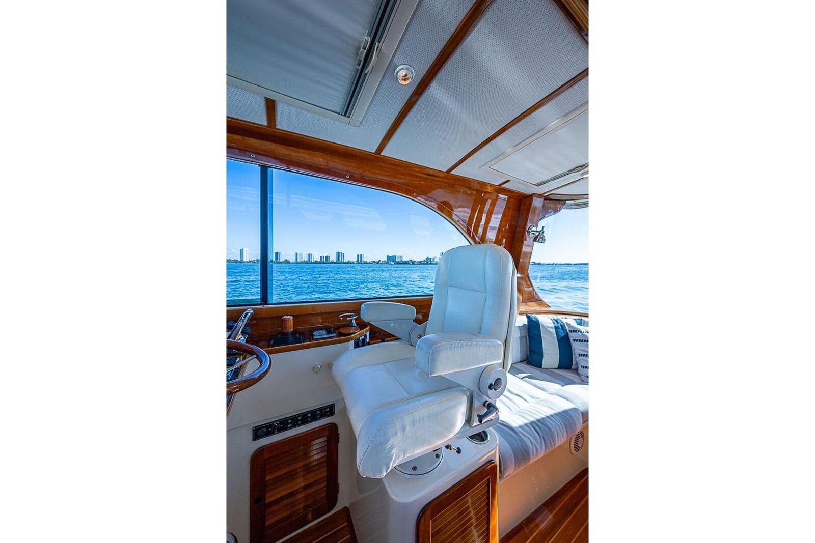 2008 Hinckley Talaria 44 SKYLARK — photo 8