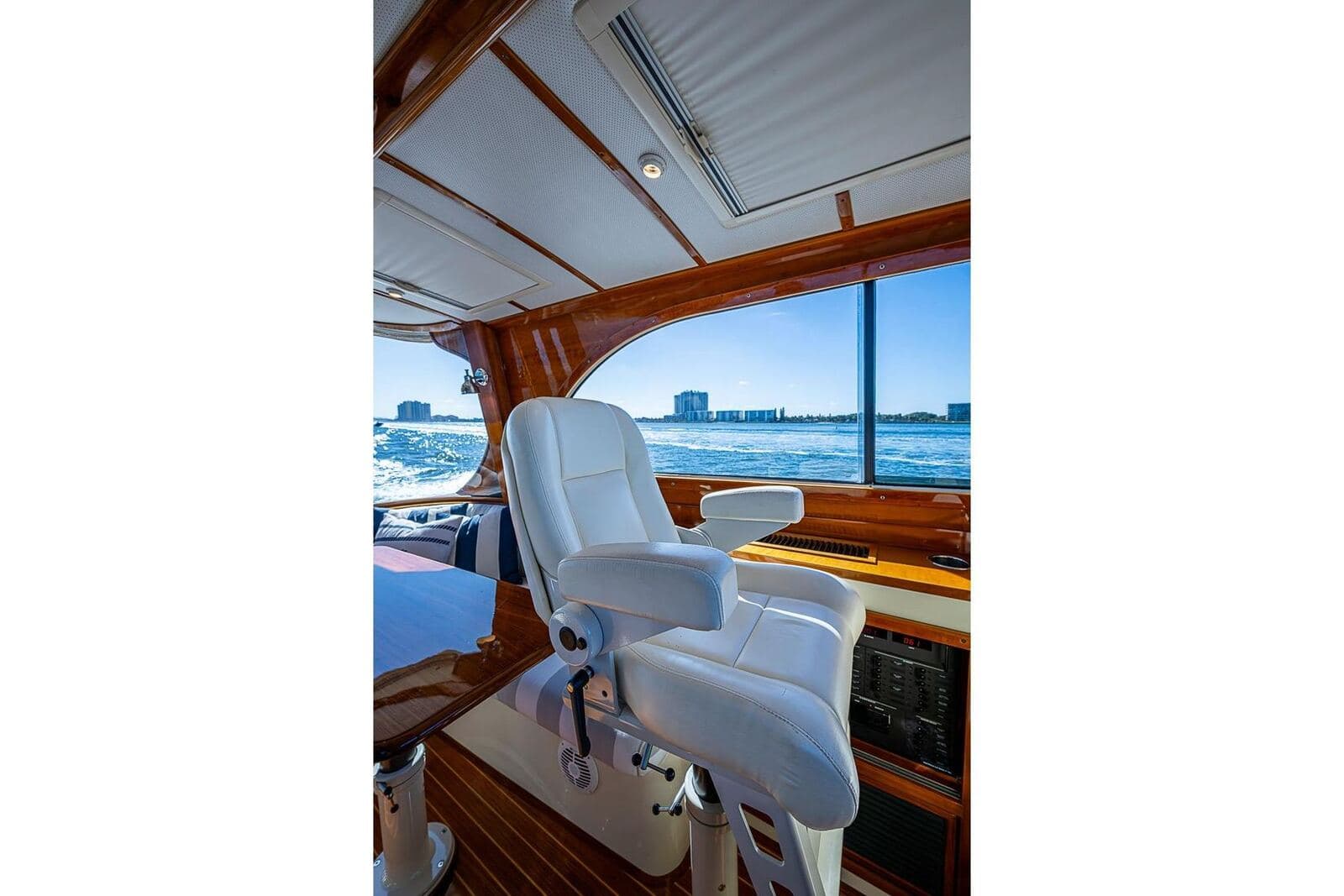 2008 Hinckley Talaria 44 SKYLARK — photo 15