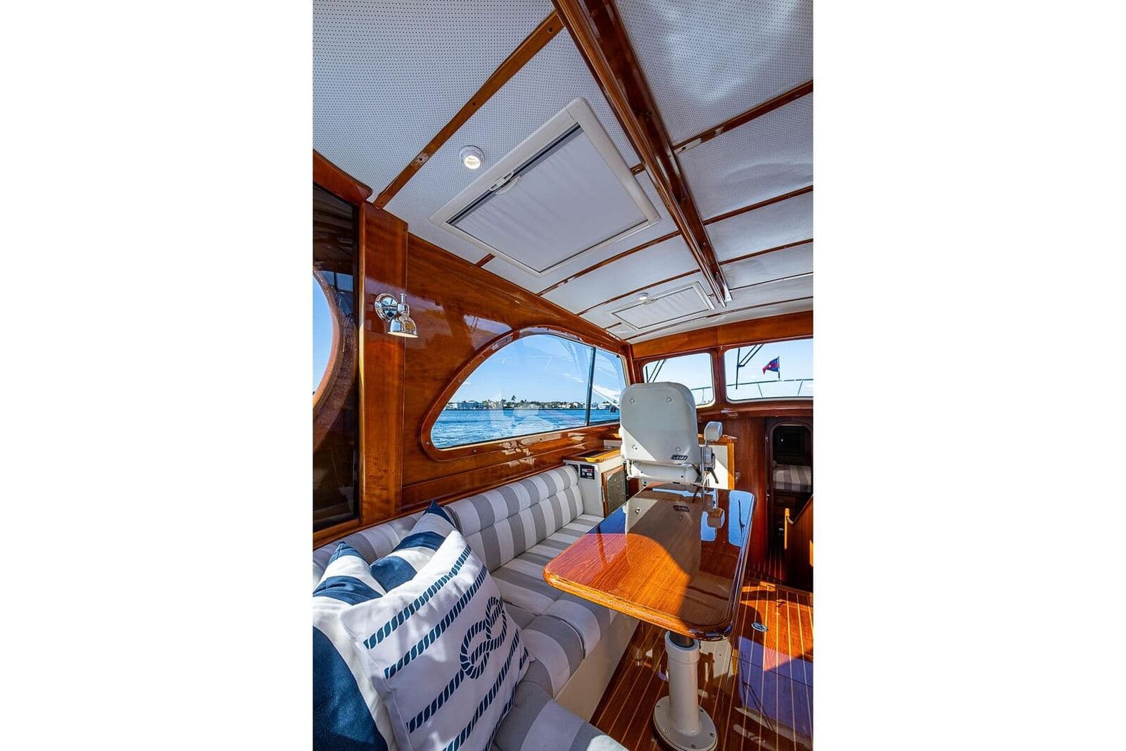 2008 Hinckley Talaria 44 SKYLARK — photo 17