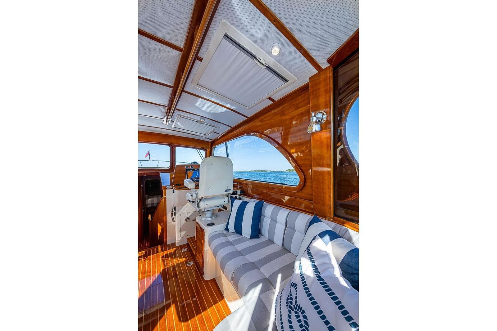 2008 Hinckley Talaria 44 SKYLARK — photo 18