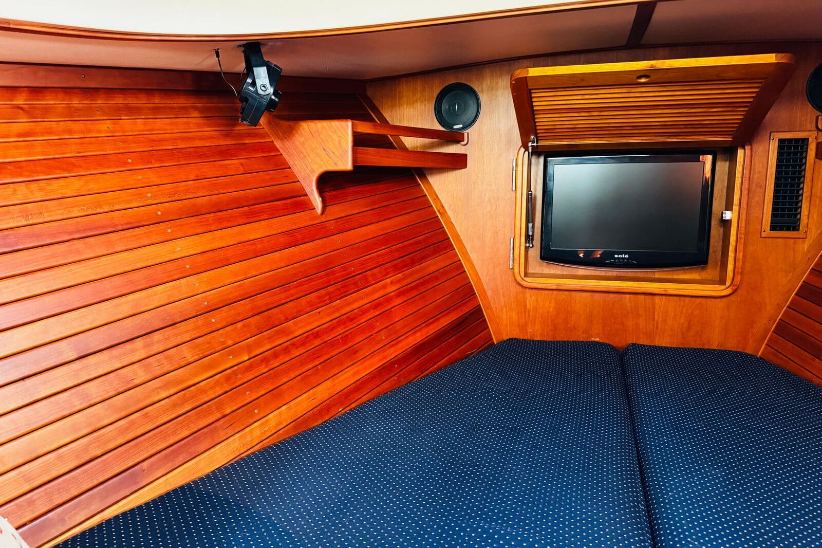 2012 Hinckley Picnic Boat 37 MKIII MAVERICK — photo 5