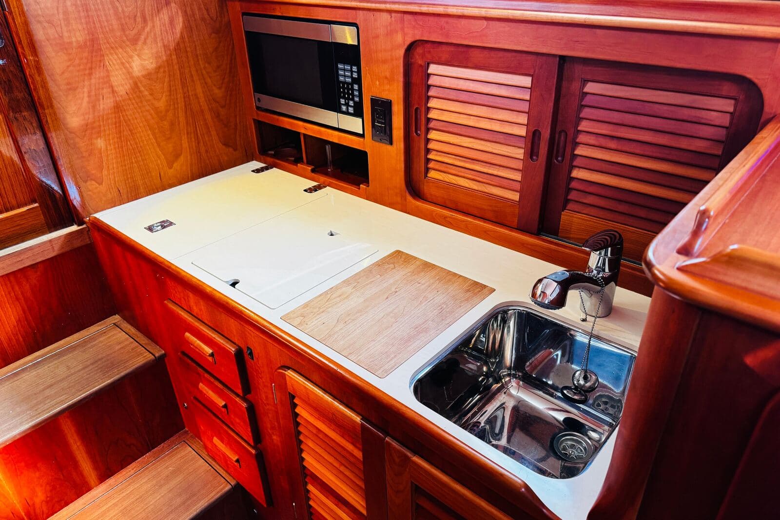 2012 Hinckley Picnic Boat 37 MKIII MAVERICK — photo 10