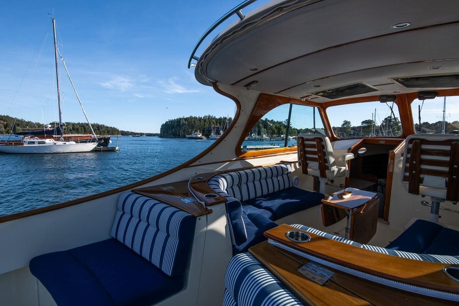 2013 Hinckley Talaria 34 GLORY — photo 14