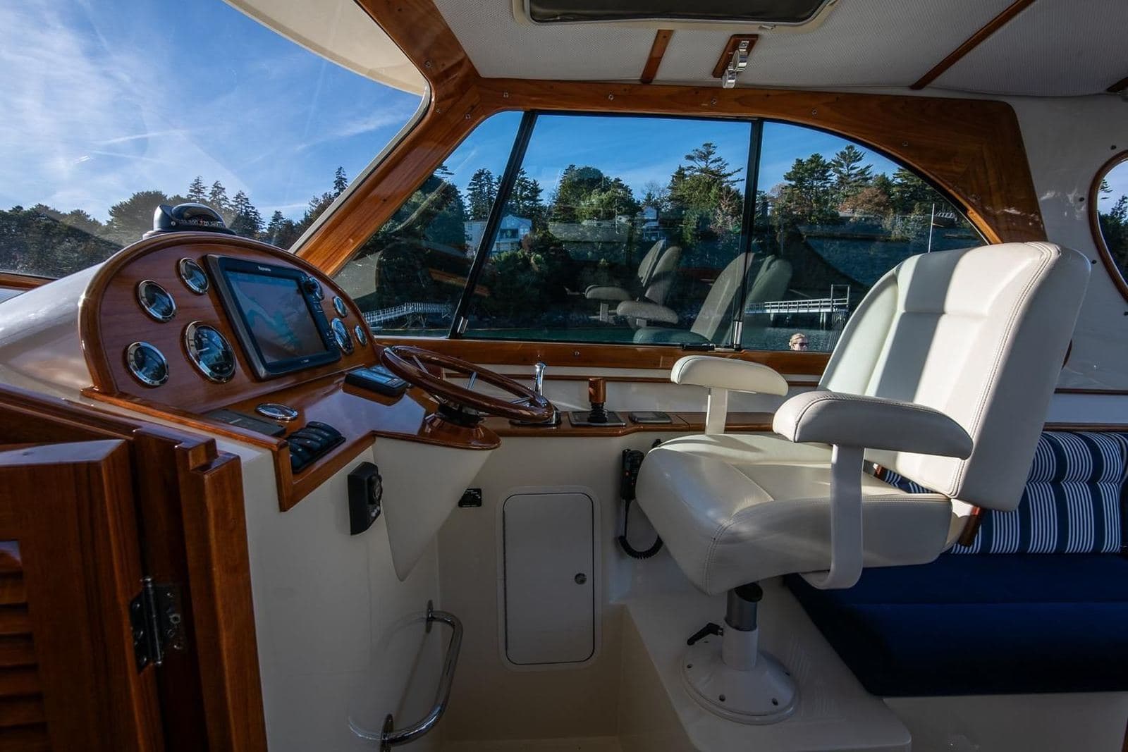 2013 Hinckley Talaria 34 GLORY — photo 16