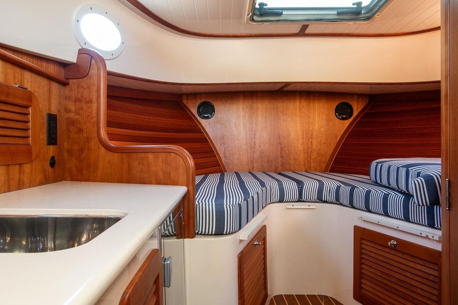 2013 Hinckley Talaria 34 GLORY — photo 19