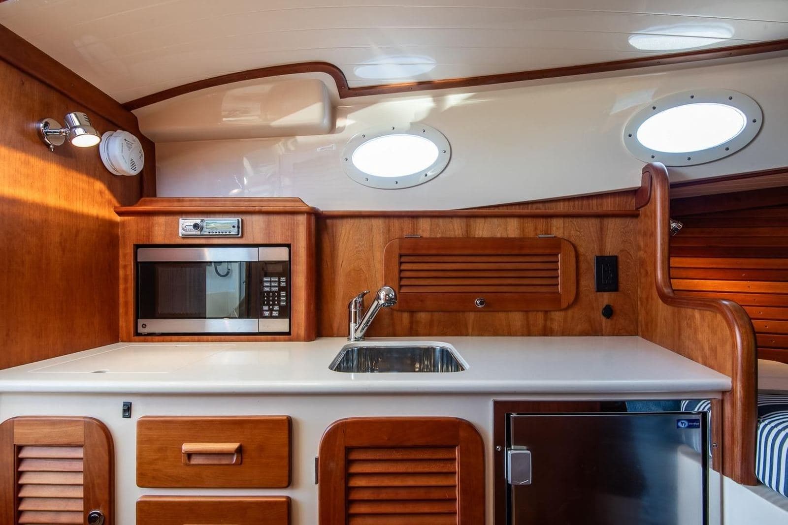 2013 Hinckley Talaria 34 GLORY — photo 20
