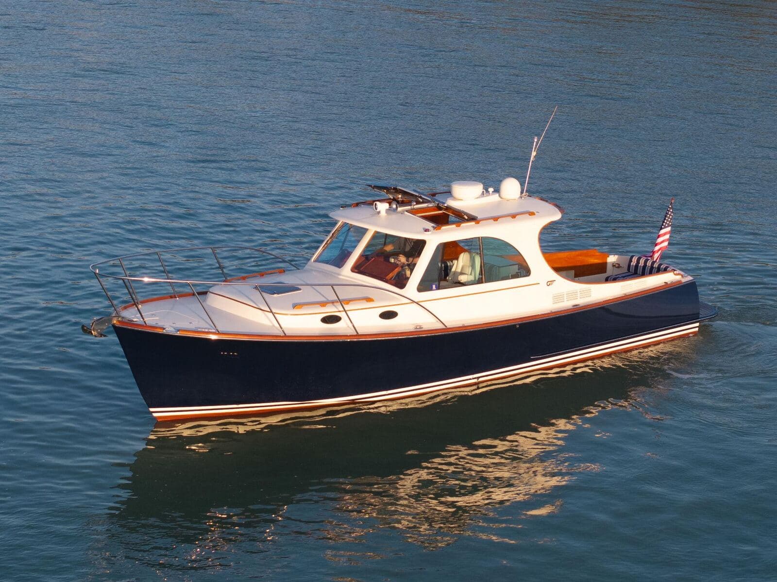 2014 Hinckley Picnic Boat 37 MKIII MIDNIGHT — photo 3