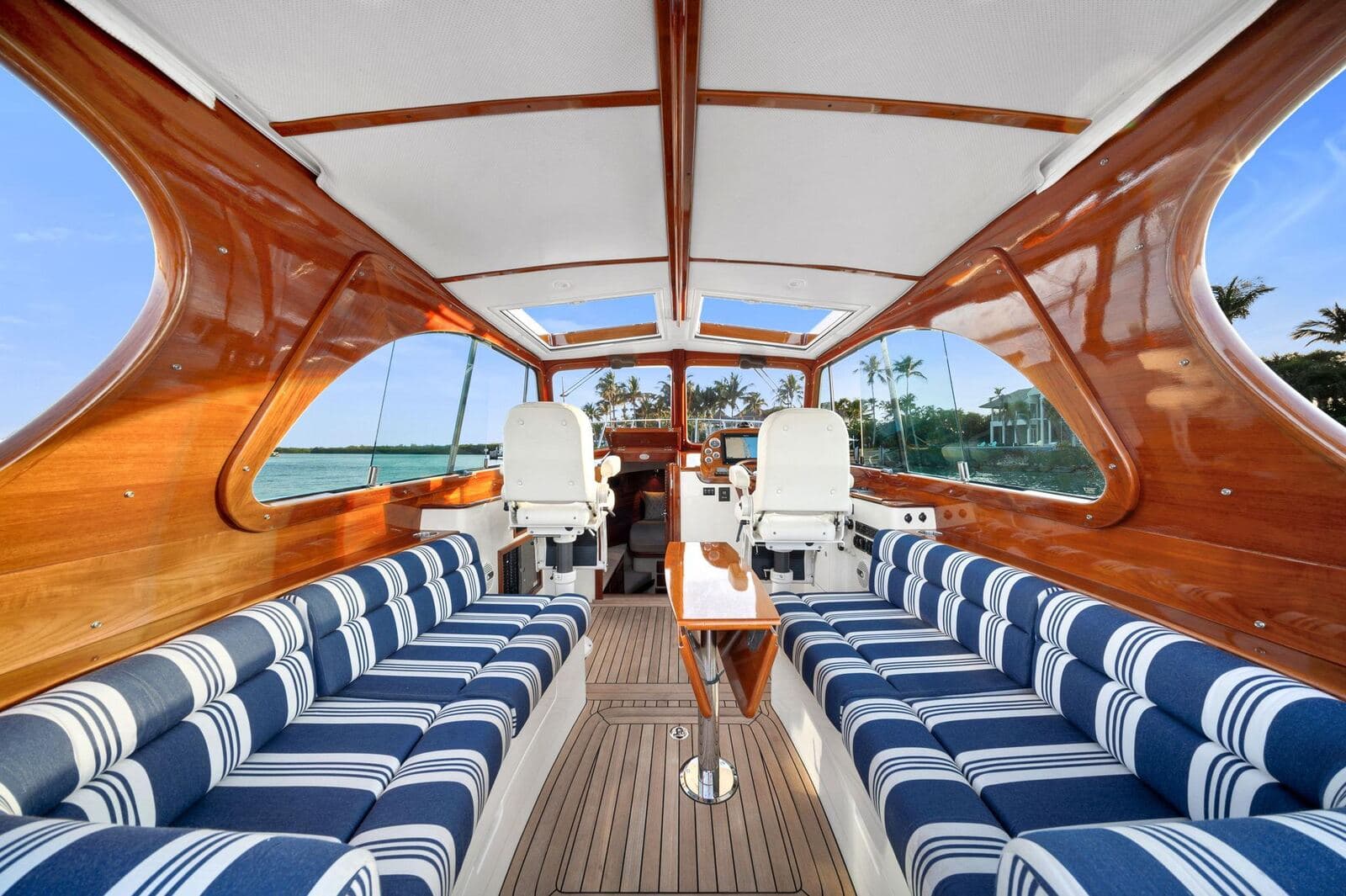 2014 Hinckley Picnic Boat 37 MKIII MIDNIGHT — photo 5
