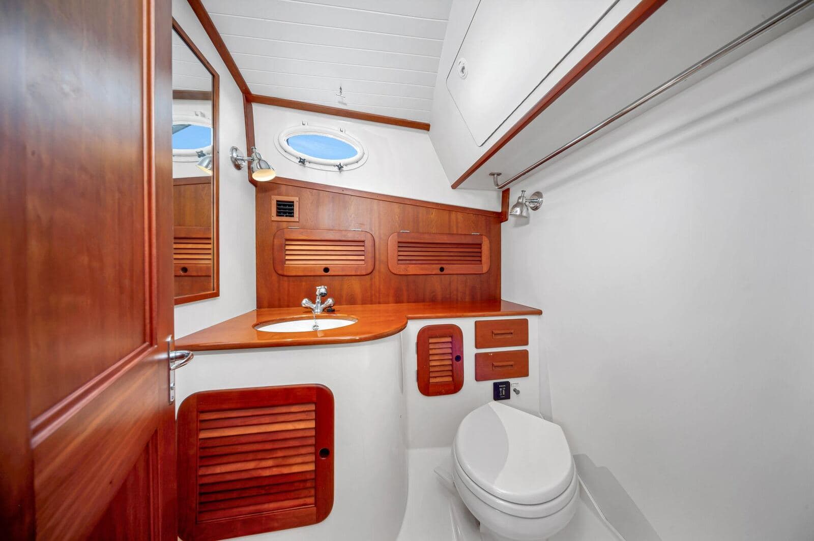 2014 Hinckley Picnic Boat 37 MKIII MIDNIGHT — photo 10
