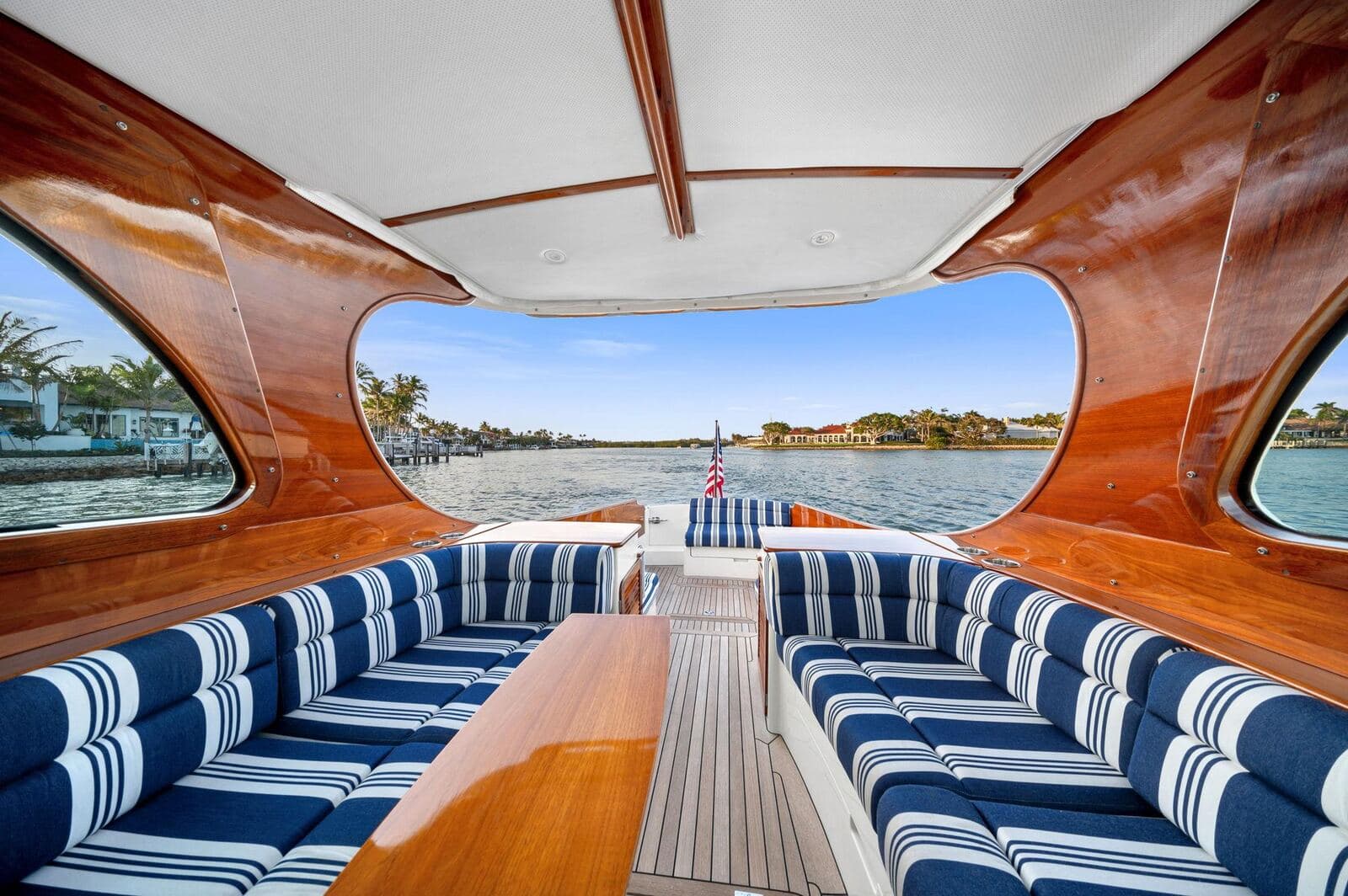 2014 Hinckley Picnic Boat 37 MKIII MIDNIGHT — photo 11