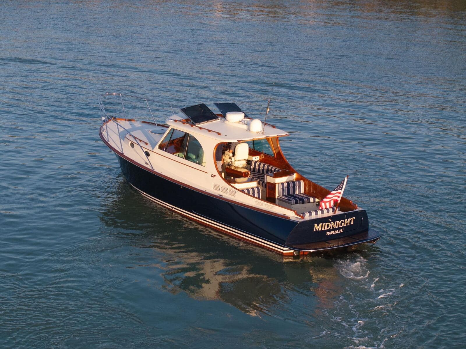 2014 Hinckley Picnic Boat 37 MKIII MIDNIGHT — photo 13