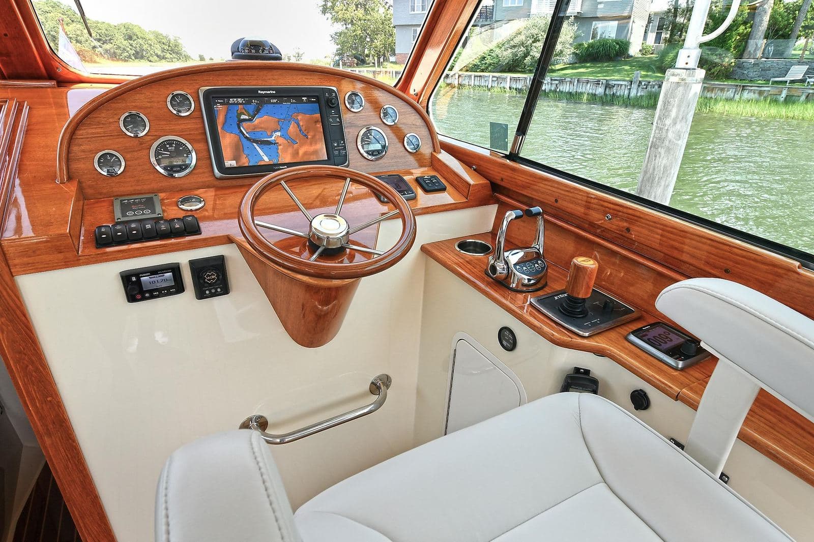 2015 Hinckley Talaria 34 JONESY — photo 5