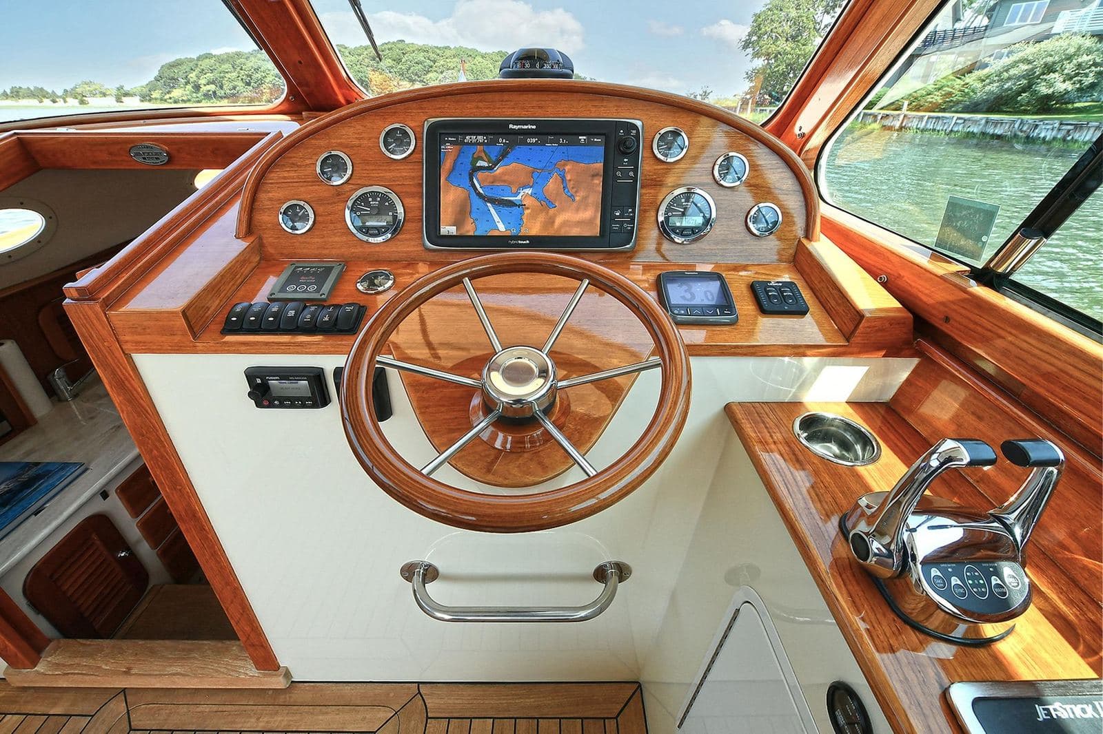2015 Hinckley Talaria 34 JONESY — photo 6