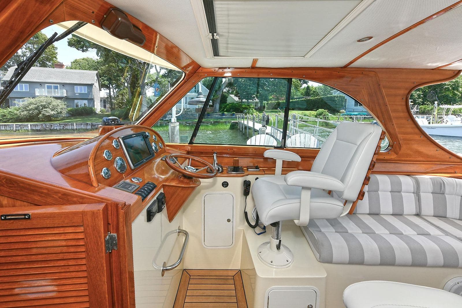 2015 Hinckley Talaria 34 JONESY — photo 8