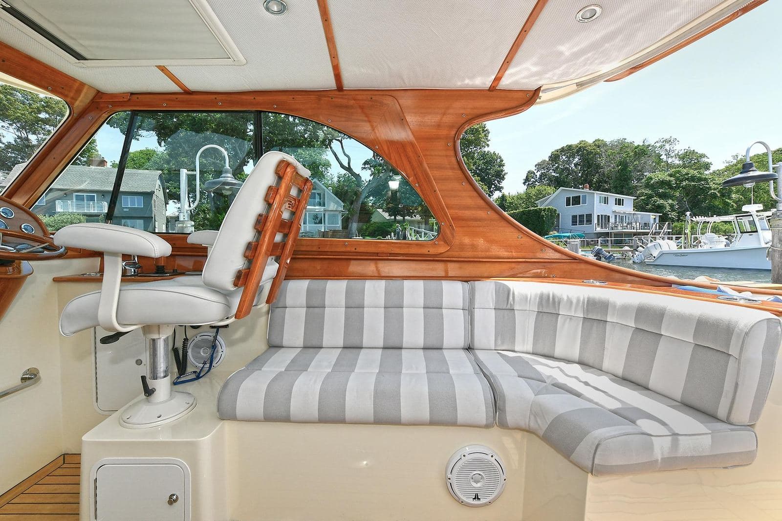 2015 Hinckley Talaria 34 JONESY — photo 10