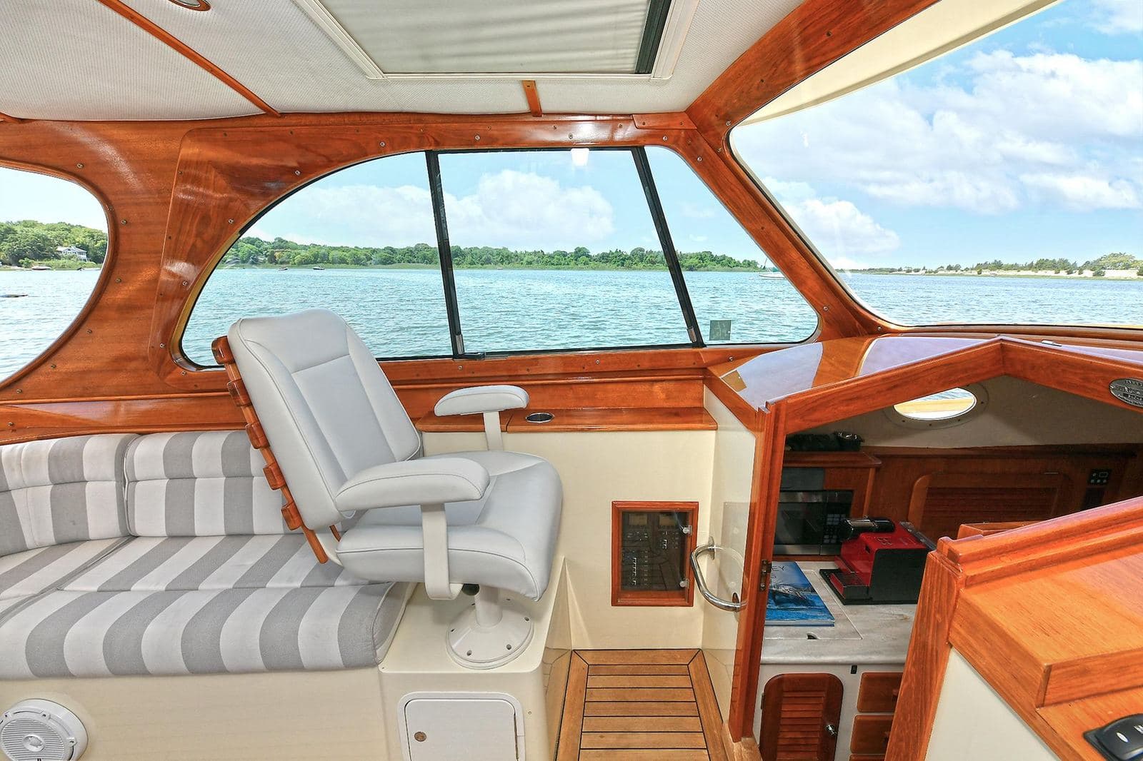 2015 Hinckley Talaria 34 JONESY — photo 11