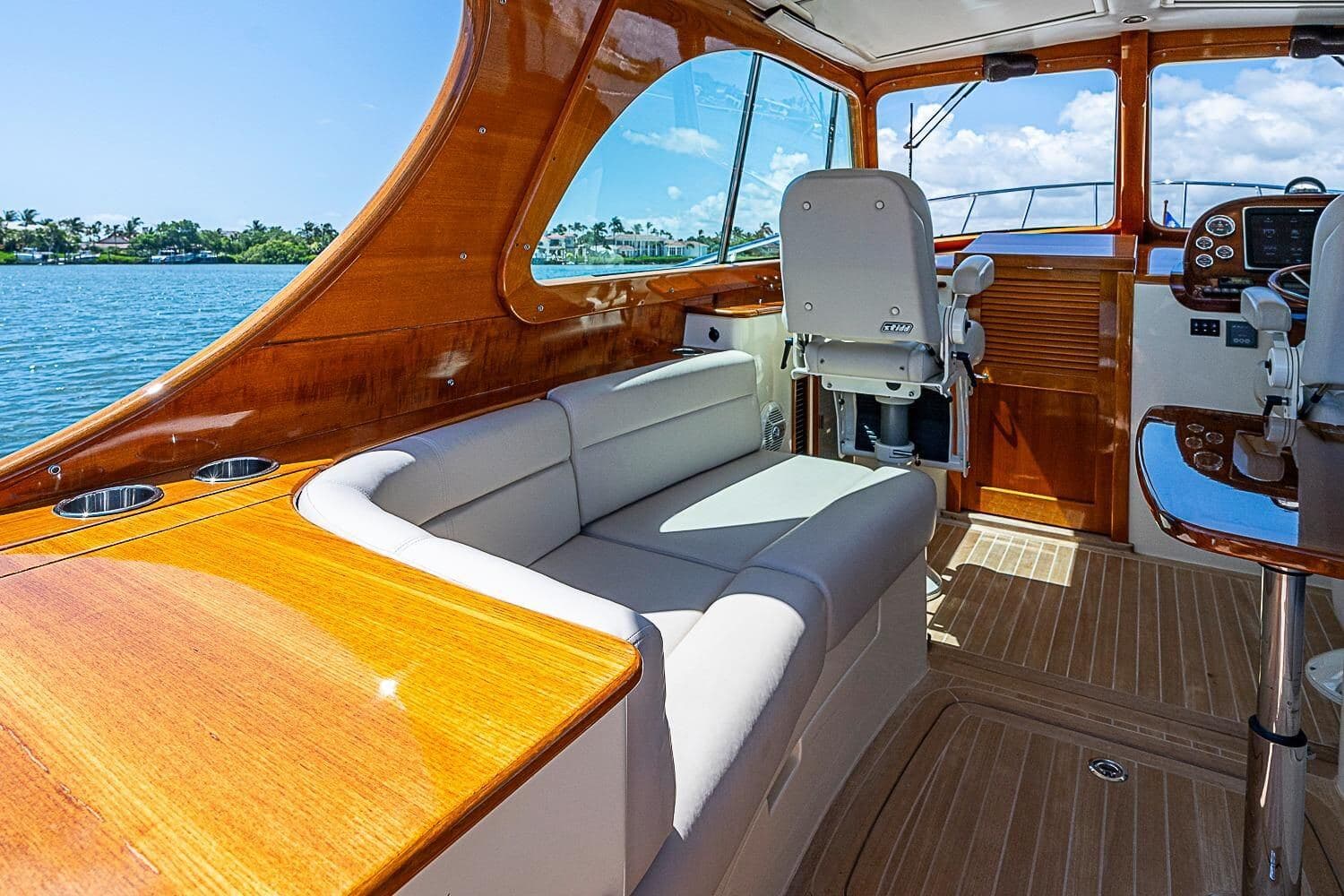 2016 Hinckley Picnic Boat 37 MKIII LADY B — photo 11