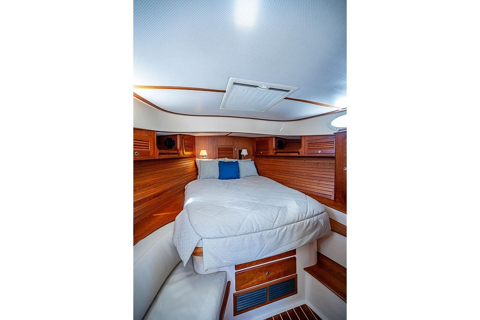 2016 Hinckley Picnic Boat 37 MKIII LADY B — photo 18