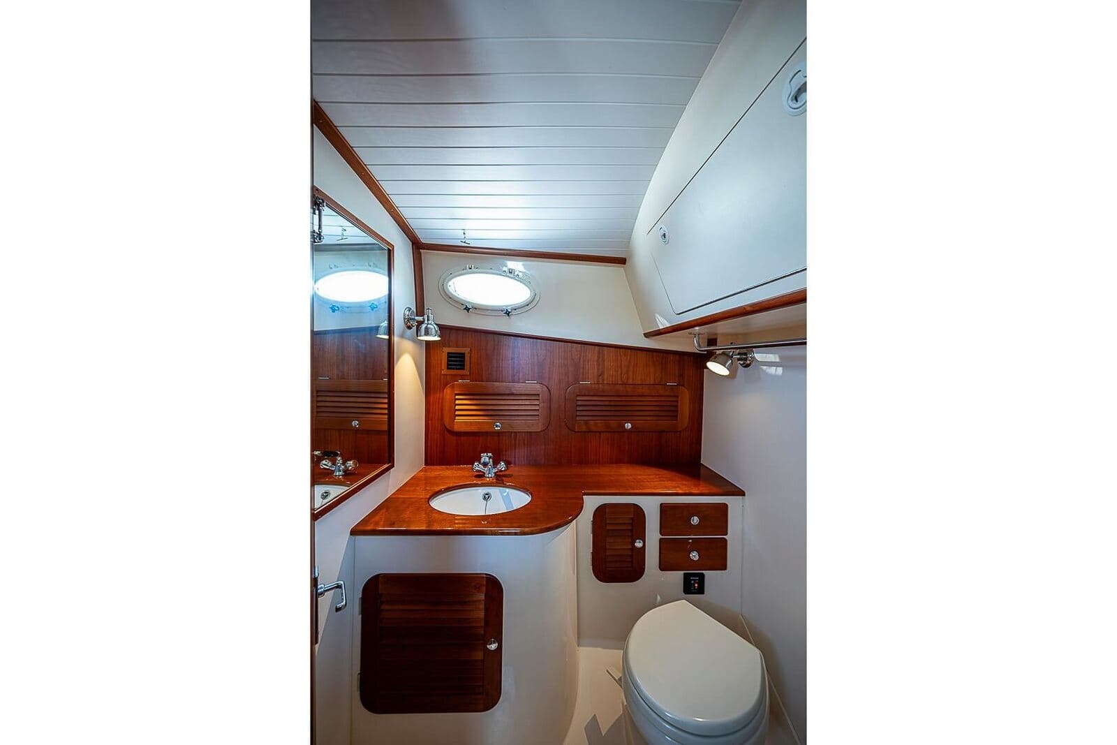 2016 Hinckley Picnic Boat 37 MKIII LADY B — photo 20