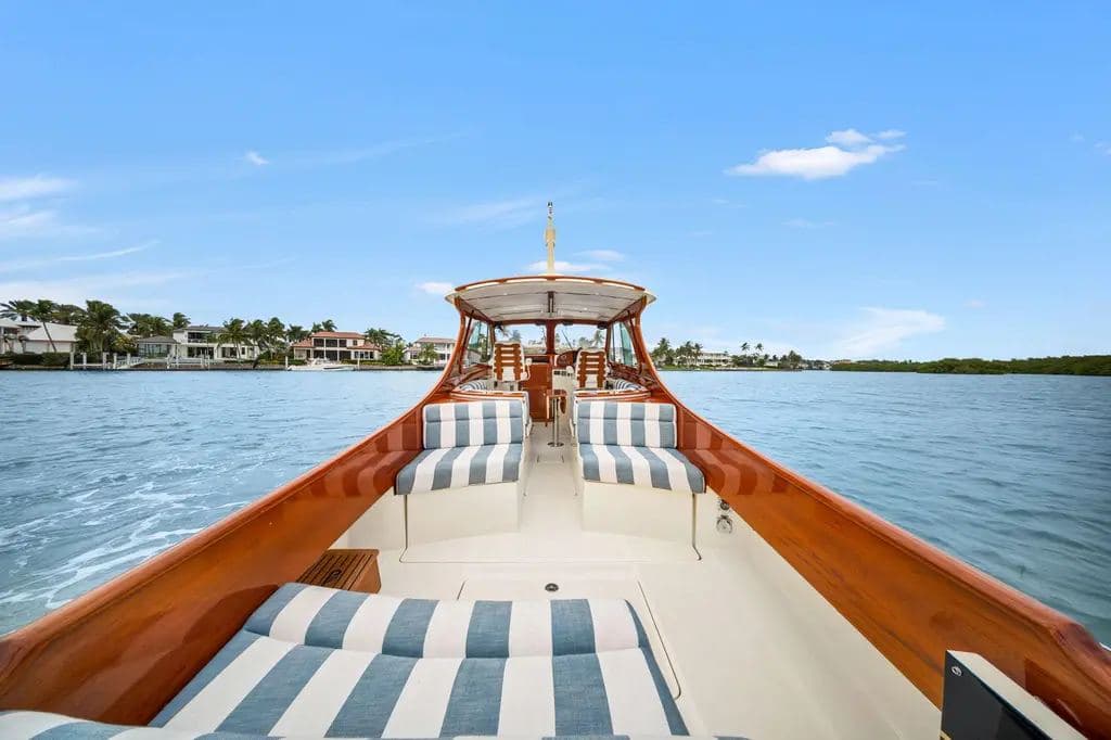 2019 Hinckley Picnic Boat 34 MKII SHE'S THE ONE — photo 3
