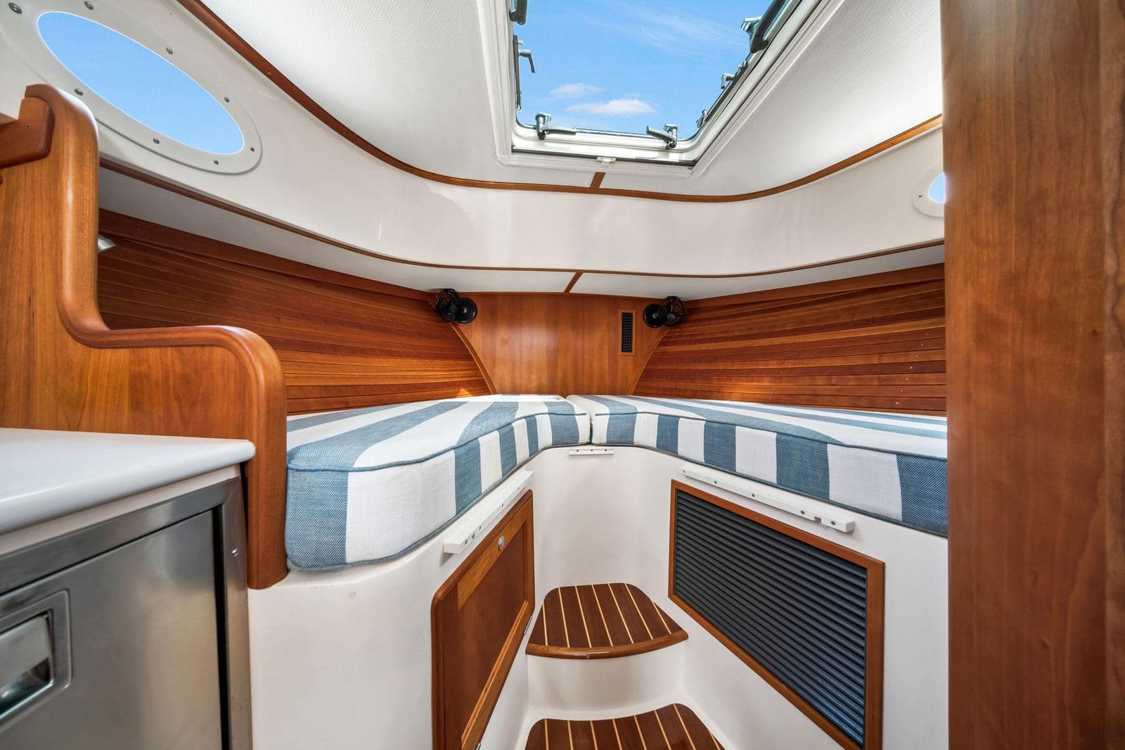 2019 Hinckley Picnic Boat 34 MKII SHE'S THE ONE — photo 11