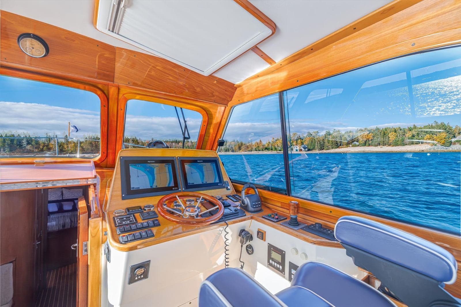 1999 Hinckley Talaria 44 CHARMER — photo 17