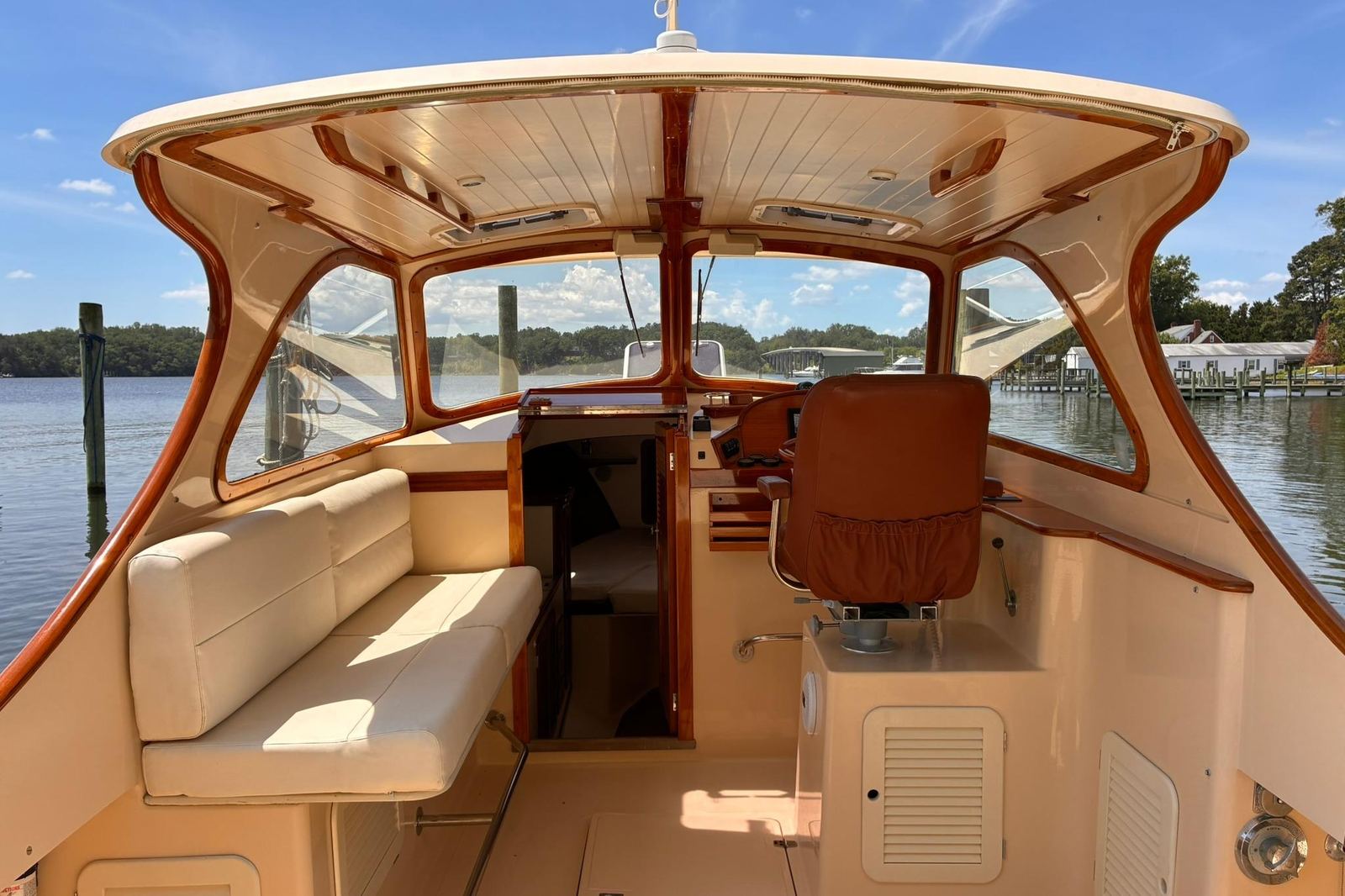 1995 Hinckley Picnic Boat 36 Classic BLUE MOON — photo 2