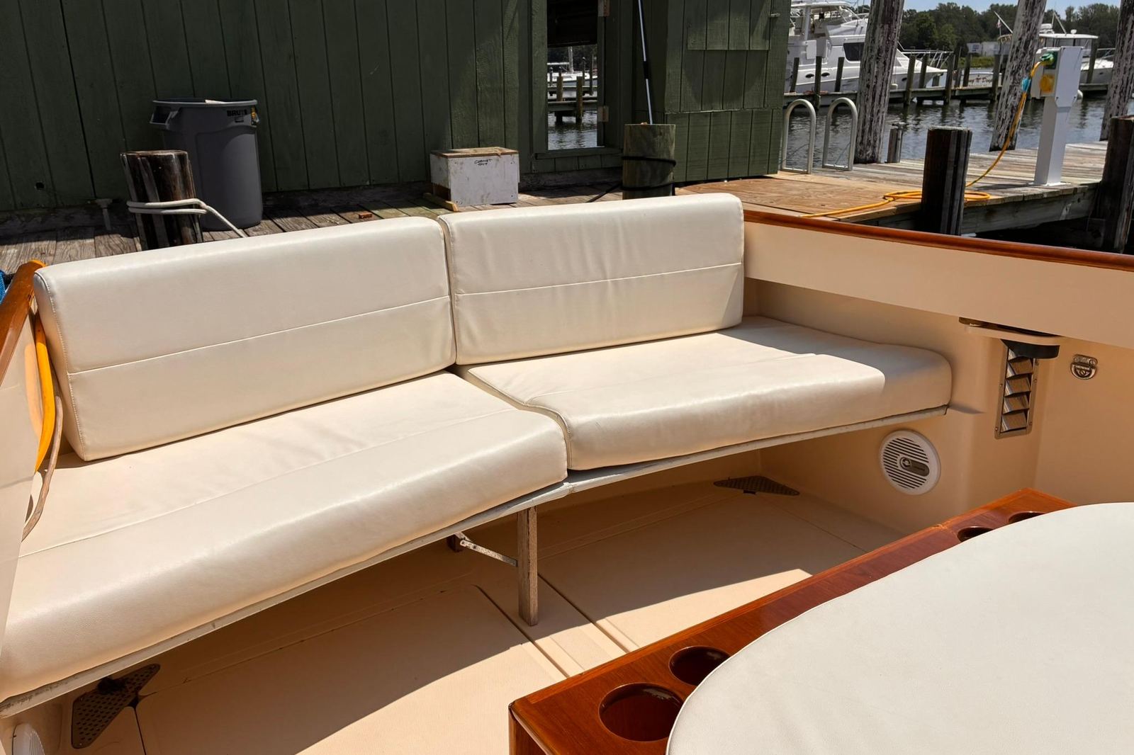 1995 Hinckley Picnic Boat 36 Classic BLUE MOON — photo 3