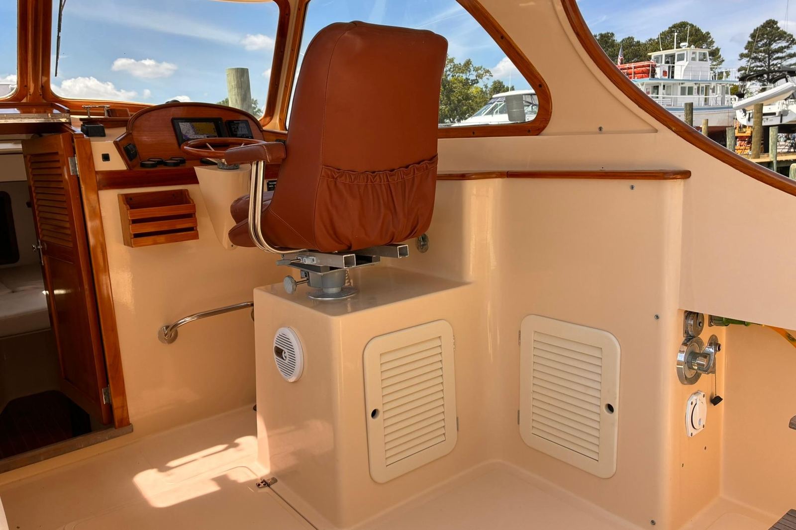 1995 Hinckley Picnic Boat 36 Classic BLUE MOON — photo 5