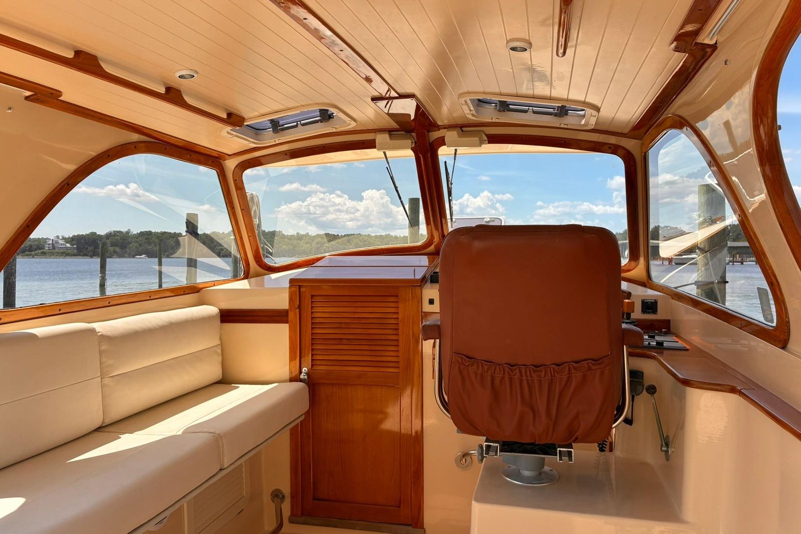 1995 Hinckley Picnic Boat 36 Classic BLUE MOON — photo 7