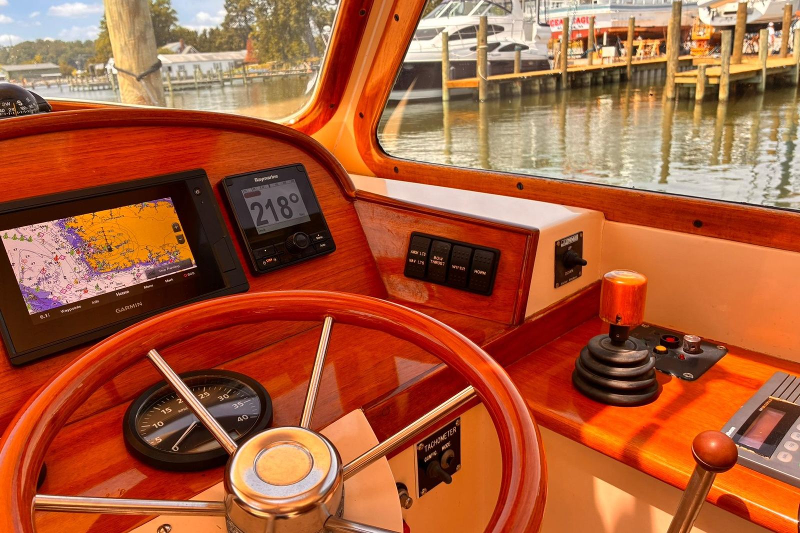 1995 Hinckley Picnic Boat 36 Classic BLUE MOON — photo 9